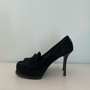 Like new Yves Saint Laurent Elegant Black Heels